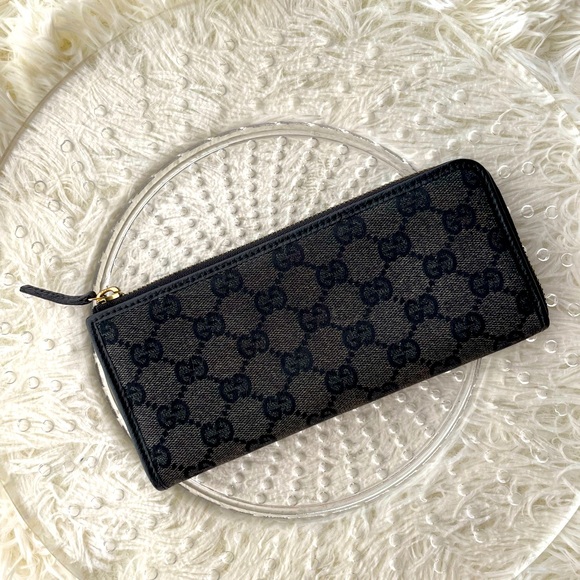 Gucci Handbags - GUCCI GG Wallet